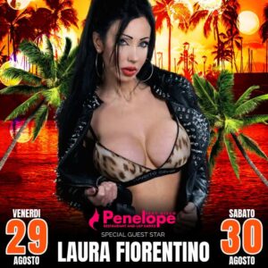 Laura Fiorentino sul palco del Sexy Disco Penelope performance live